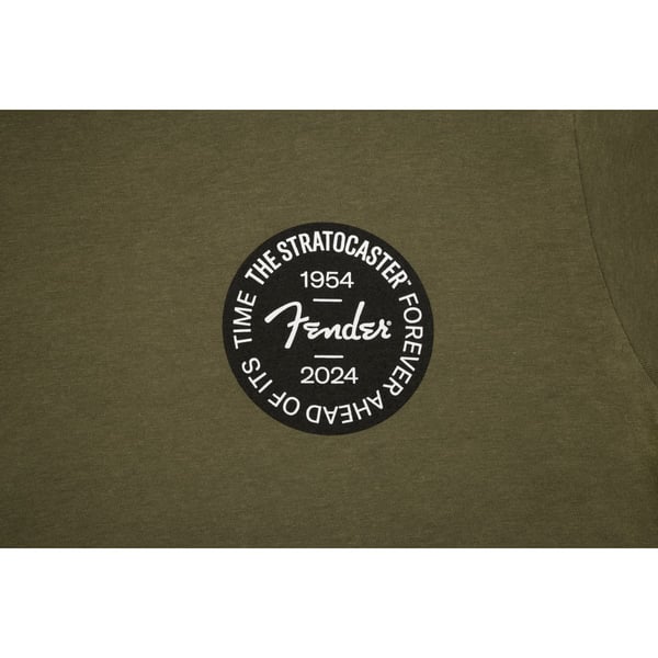 T-shirt Fender Stratocaster™ 70th Anniversary Badge Tee, Olive, XL. Modello 9101293697