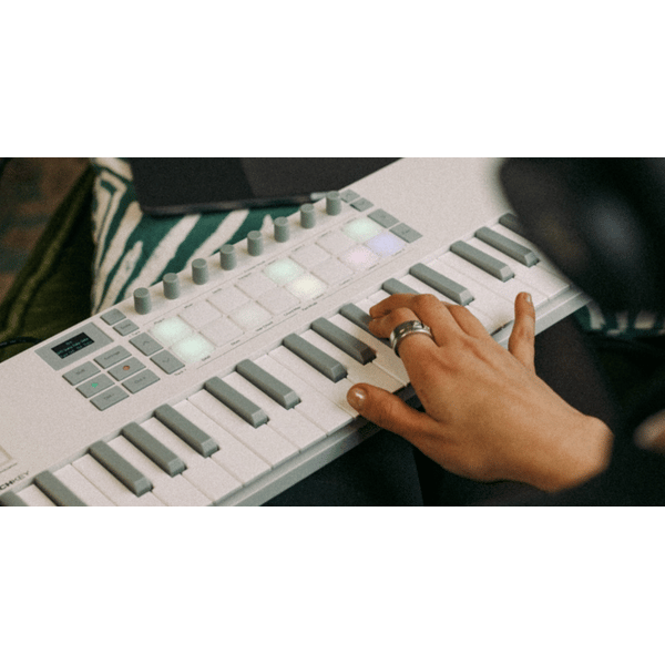 Novation Launchkey Mini 37 MK4 White