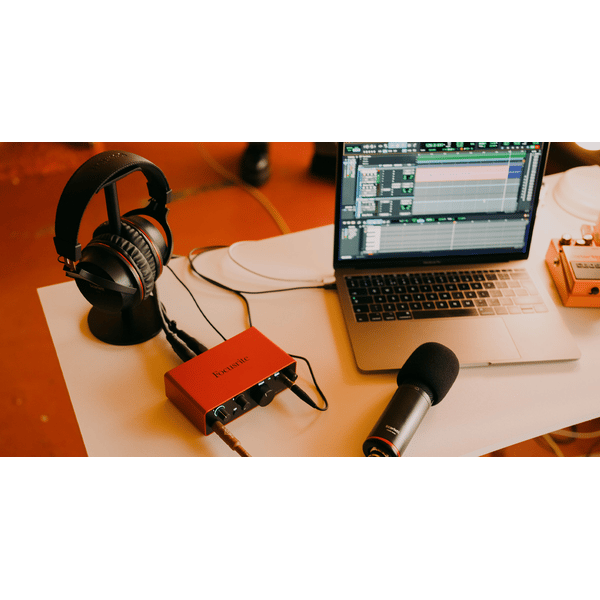 Focusrite SCHEDA AUDIO Scarlett Solo Studio 4th Gen