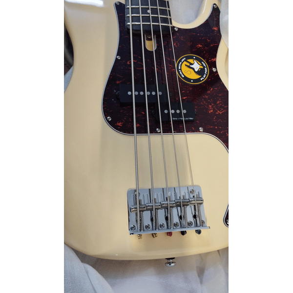 MARCUS MILLER P5R ALDER-5 VINTAGE WHITE