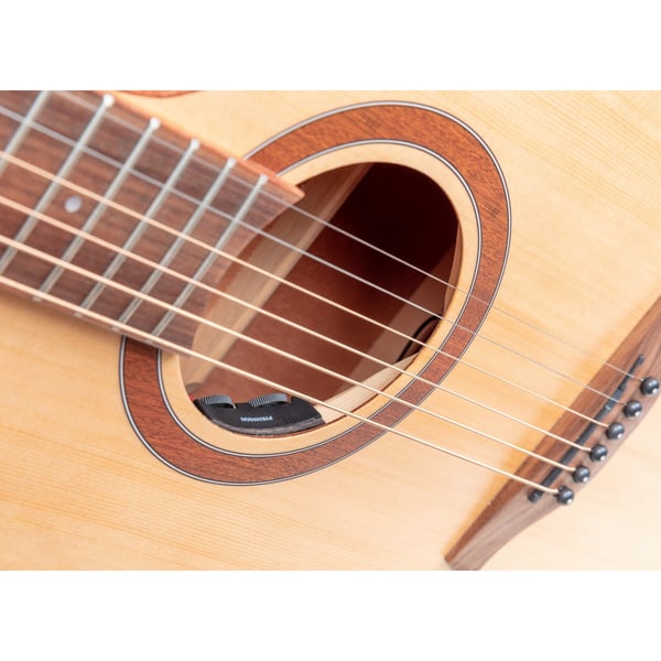 SOUNDSATION Chitarra acustica dreadnought amplificata con armrest in mogano. Modello EDGE ST DNCE-NT