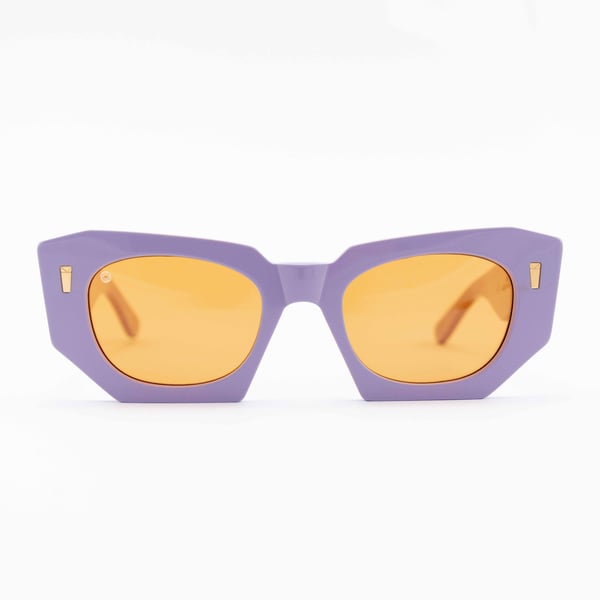 Kyme Eyewear Kim: cat-eye streetwear sunglasses. Color Peach Kyme Eyewear Kim: cat-eye streetwear sunglasses. Color Peach