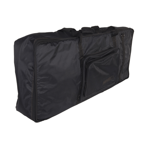 PROEL STAGE Borsa per tastiera in robusto nylon 420D antistrappo. Dimensioni interne: 1150 (larghezza) x 450 (profondità) x 180 (altezza) mm. Imbottitura 20 mm. Disponibile in colore nero.