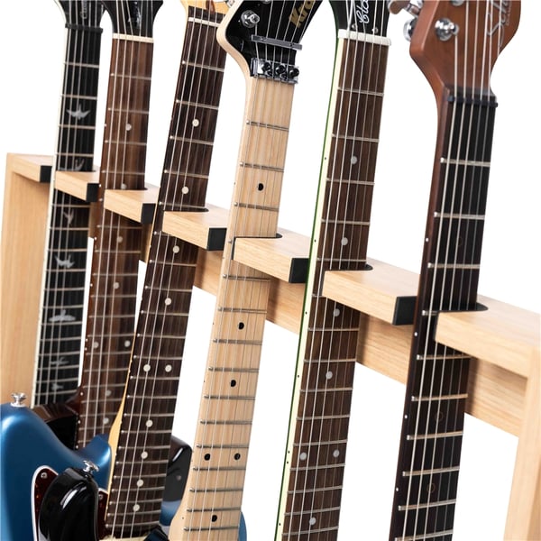 Gator Frameworks GFW-GTR-WD6RK-MPL Supporto in legno per 6 chitarre con finitura in acero naturale<br>