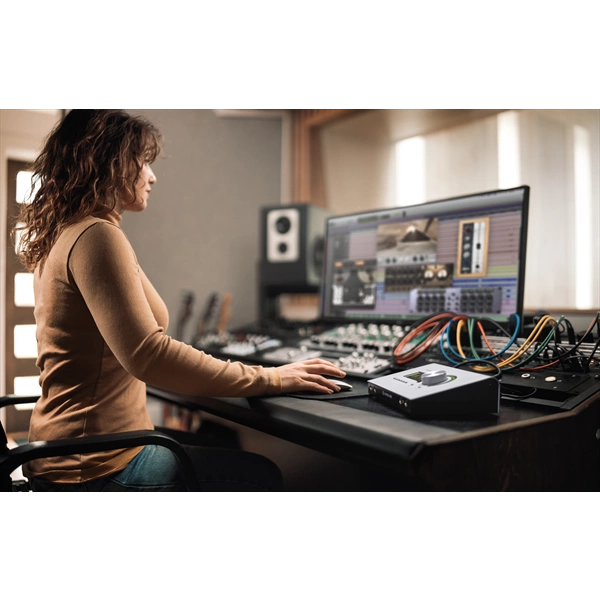 UNIVERSAL AUDIO Apollo X4 Gen 2 ESS