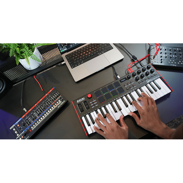 Akai Professional MPKmini Plus controller USB MIDI