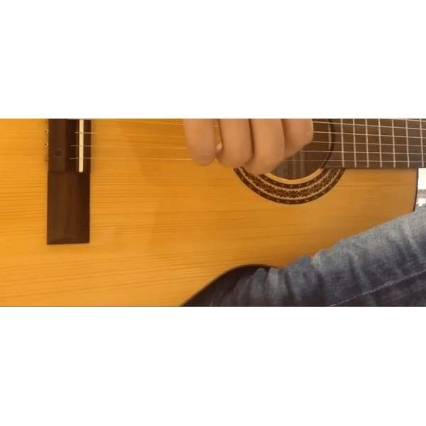 HORA CHITARRA CLASSICA 4/4 MADE IN EUROPE VERSIONE SPAGNOLA DOPPIO MASSELLO TOP ABETE MASSELLO FONDO-FASCE ACERO MASSELLO ROSETTA INTARSIATA MANICO ACERO TASTIERA PALISSANDRO SCALA 650MM