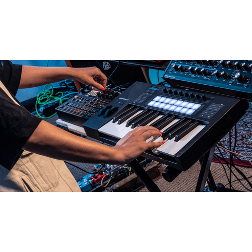 Novation Launchkey 25 MK4