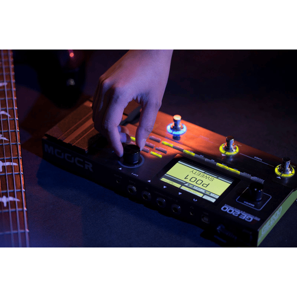 MOOER GE200 MODELADOR Y MULTI-EFECTOS