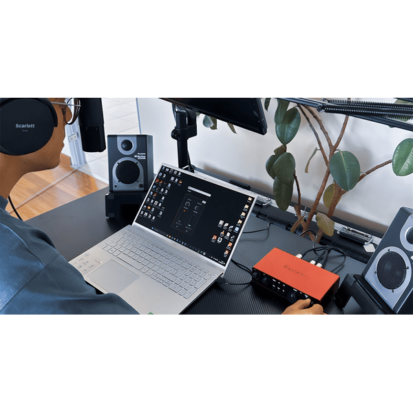 Focusrite Scarlett 2i2 Studio 4th Gen