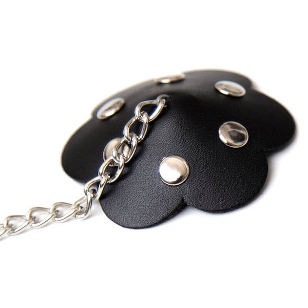OHMAMA FETISCH BLÜTENBLÄTTER NIPPLE COVER UND KETTE