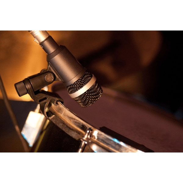AKG ACOUSTIC AKG D40 MICROFONO DINAMICO CARDIOIDE PER BATTERIA PERCUSSIONI FIATI E AMPLIFICATORI PER STRUMENTI